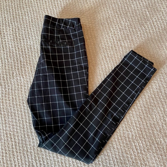 ••Old Navy High Rise Checkered Pants - Picture 1 of 5